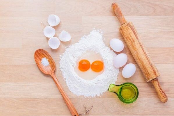 Prepara platos para una dieta del huevo que elimina el exceso de peso. 