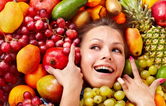 Comiendo frutas