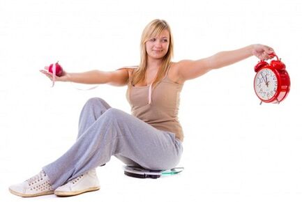 Una chica que quiere adelgazar come sano y sigue un régimen